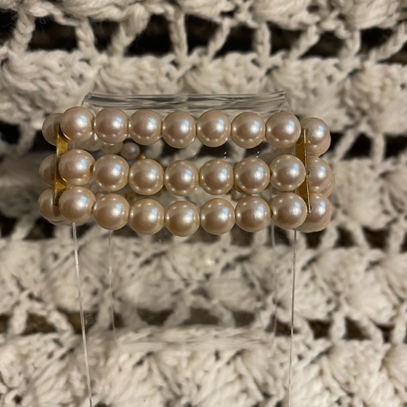 5/20 VTG Richelieu Gold tone Faux Pearl Bracelet - Picture 3 of 4